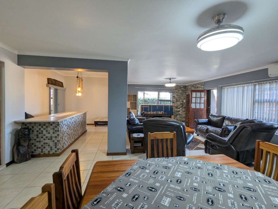 5 Bedroom Property for Sale in Fraaiuitsig Western Cape